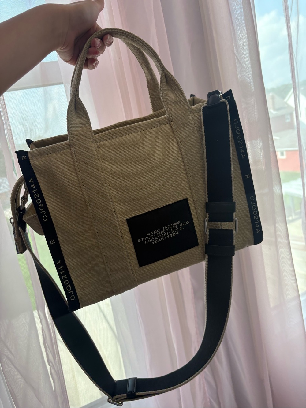 Marc Jacobs Medium Tote Bag in tan & black - Picture 4 of 9